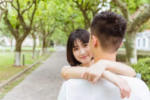 網(wǎng)紅創(chuàng)意賣西瓜擺攤賺錢嗎